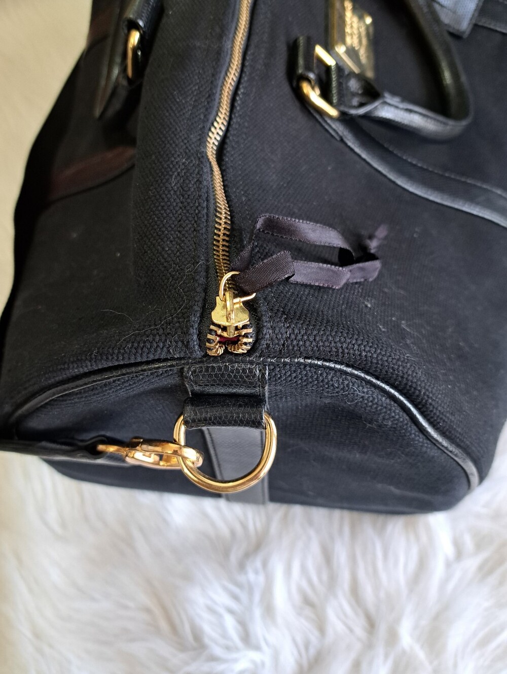Lg Victoria's Secret Duffel Bag - Picture 6 of 12